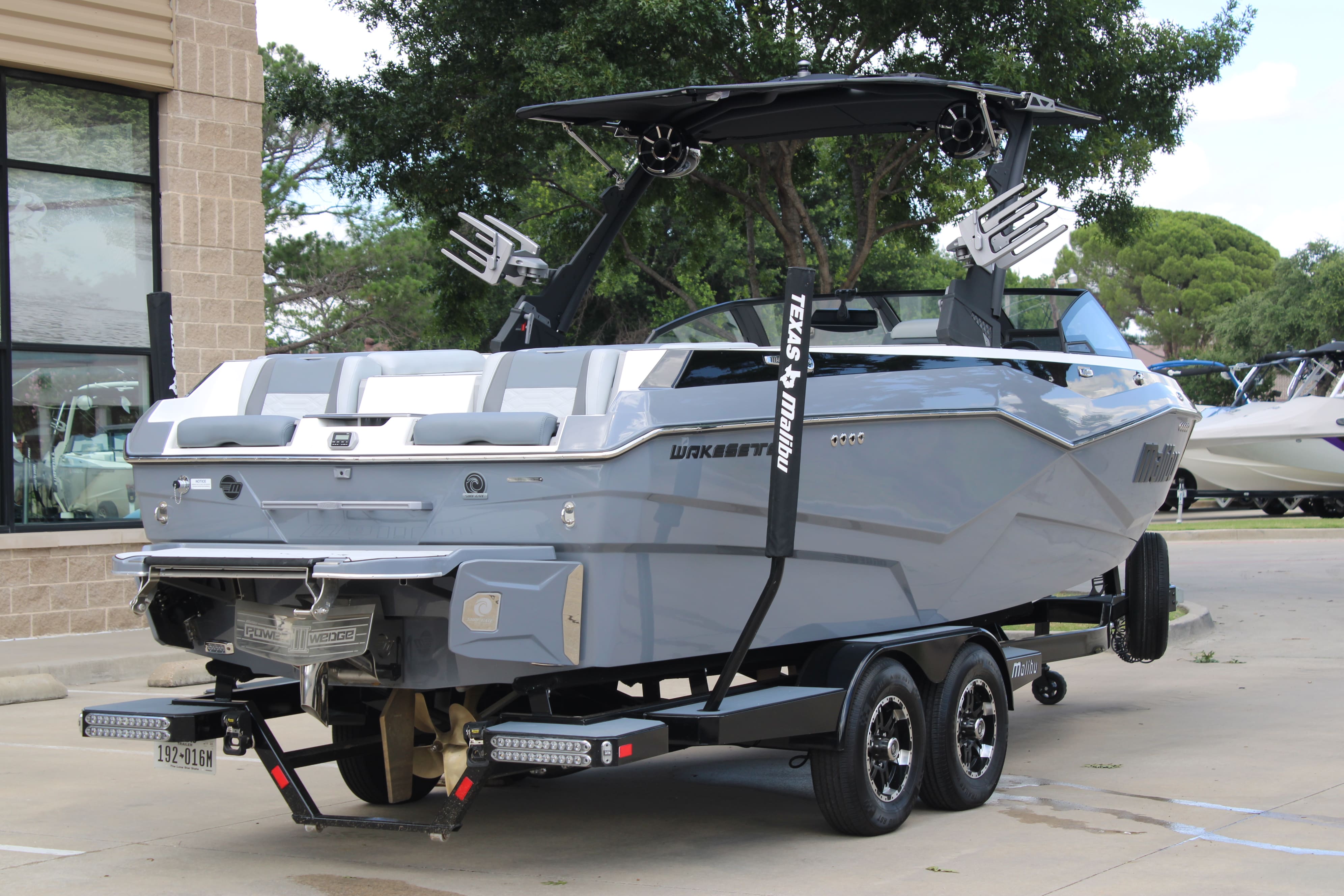 2022 Malibu 25 LSV Icon